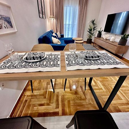 Marcus New Stylish Apt At The Heart Of Atena Exterior foto