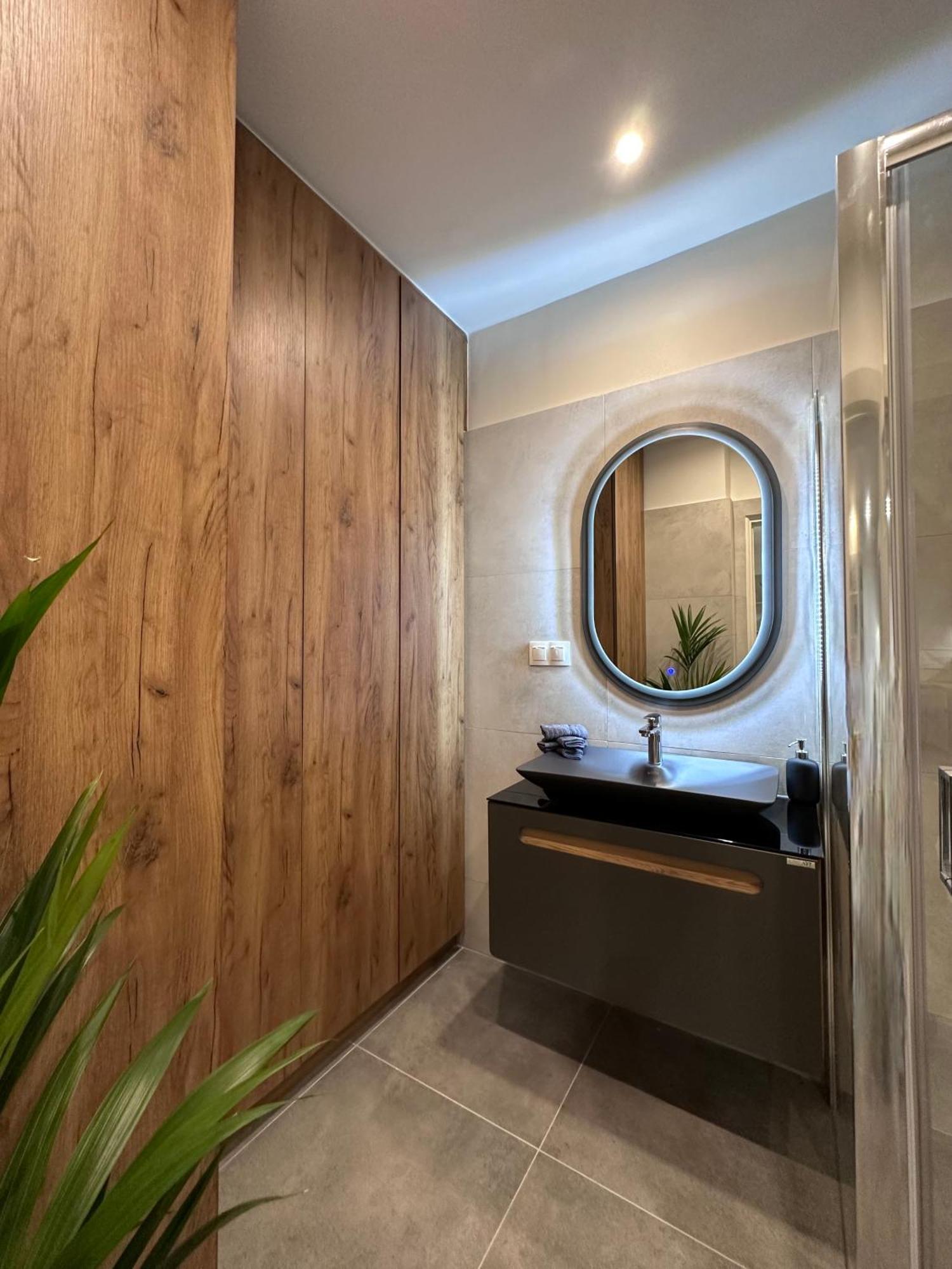 Marcus New Stylish Apt At The Heart Of Atena Exterior foto