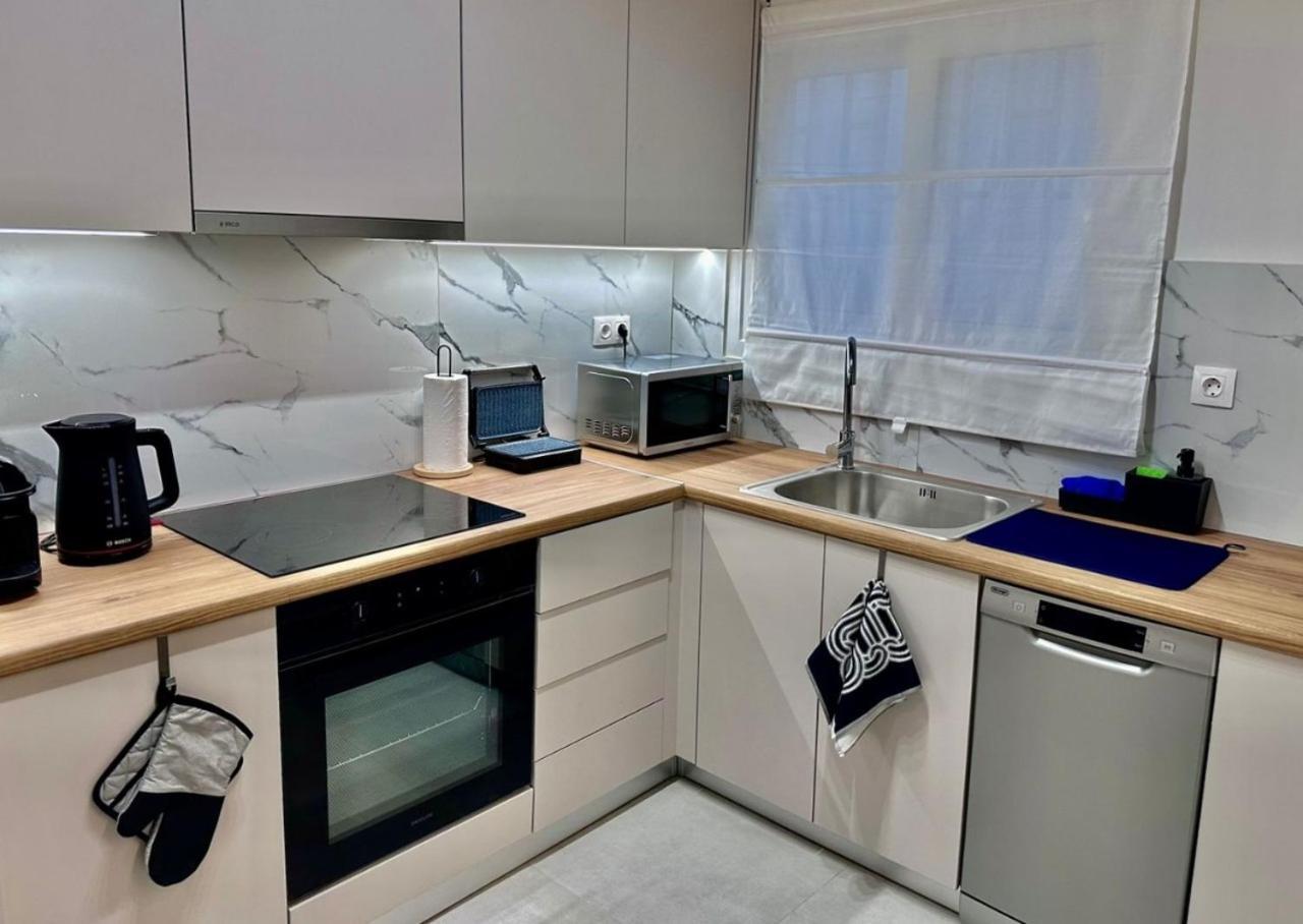 Marcus New Stylish Apt At The Heart Of Atena Exterior foto