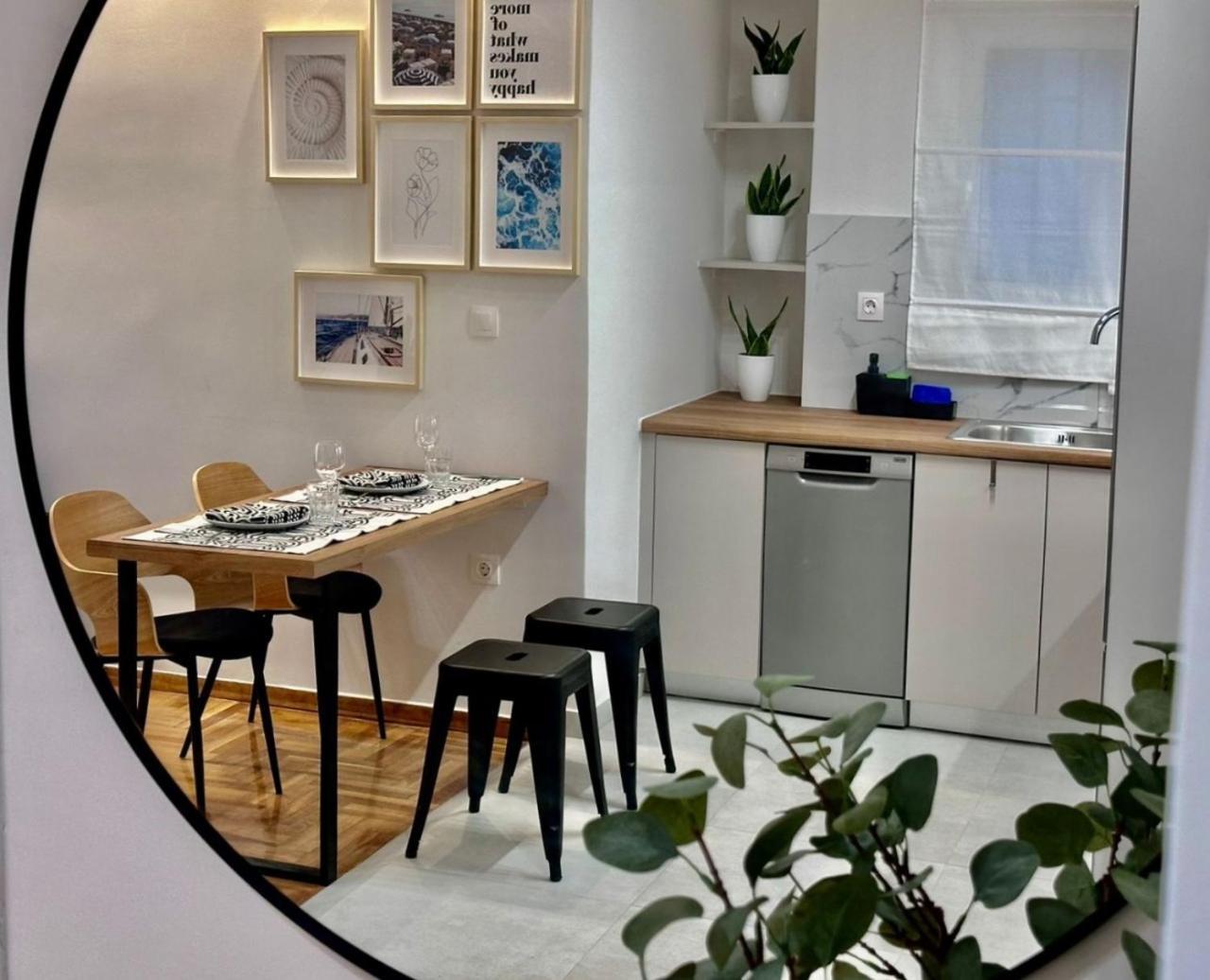 Marcus New Stylish Apt At The Heart Of Atena Exterior foto