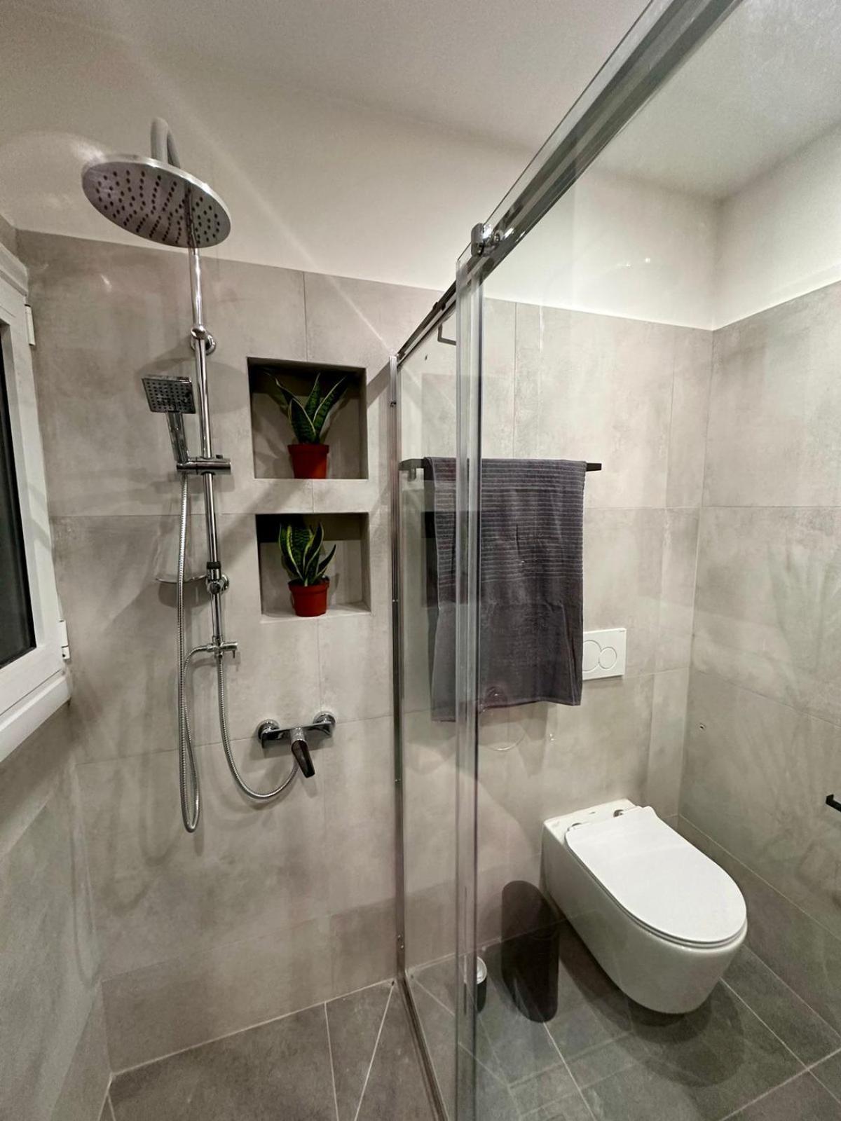 Marcus New Stylish Apt At The Heart Of Atena Exterior foto